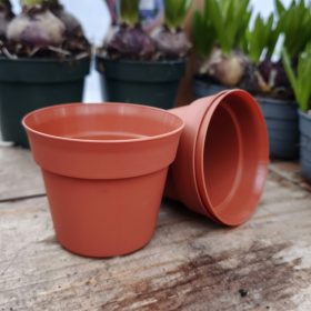 Barna műanyag cserép (11cm)