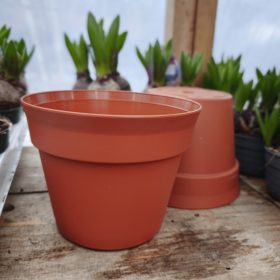 Barna műanyag cserép (16cm)