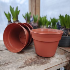 Barna műanyag cserép (14cm)