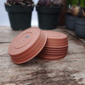 Barna műanyag cserép alátét (8cm)