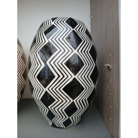 Kézzel készült kerámia váza rombusz fekete 30x10